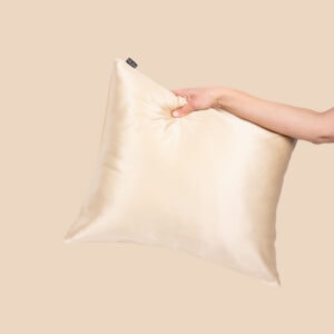 Alternative view of Premium Silkkinen Tyynynpäällinen Samppanjankulta