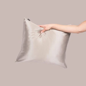Alternative view of Silkkinen Tyynynpäällinen Taupe